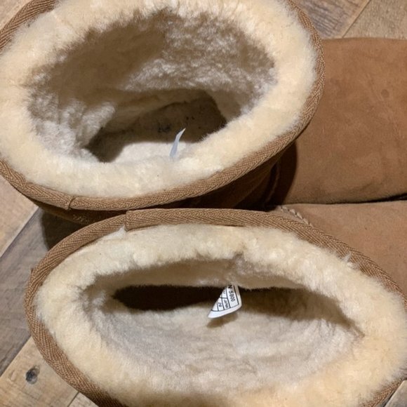 UGG Boots - Picture 4 of 5